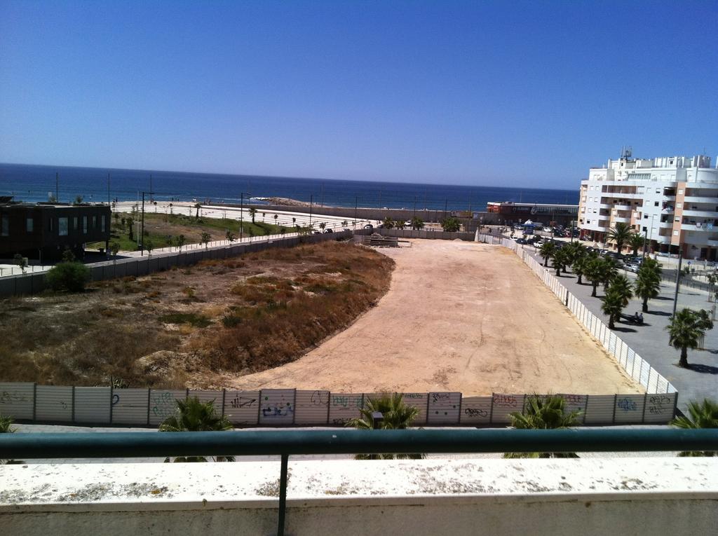 Cool Lisbon Apartment Near The Beach Costa da Caparica Habitación foto